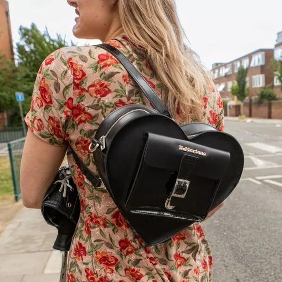 SOLD NWOT Doc Marten's Kiev Leather Heart Bag - Picture 7 of 16